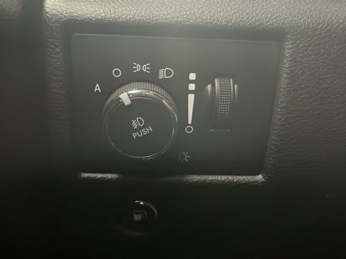 Used 2018 Jeep Grand Cherokee Altitude AWD/4WD image 33