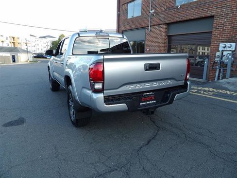 Used 2019 Toyota Tacoma TRD Sport image 5