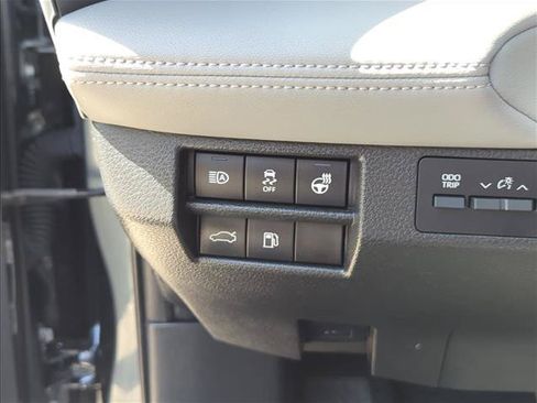 Used 2019 Toyota Avalon Limited w/ All Weather Liner Package FWD image 18