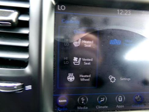 Used 2018 Chrysler 300 Limited image 21