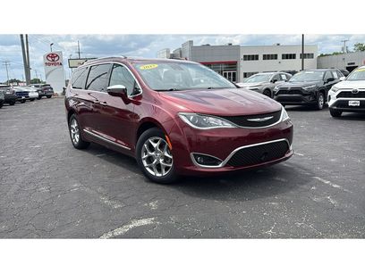 Used 2017 Chrysler Pacifica Limited w/ Advanced Safetytec Group