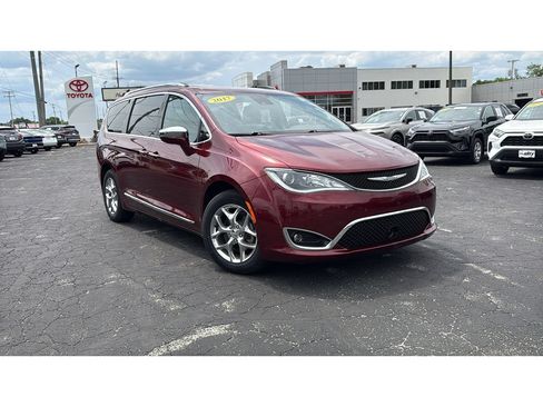 Used 2017 Chrysler Pacifica Limited w/ Advanced Safetytec Group FWD image 1