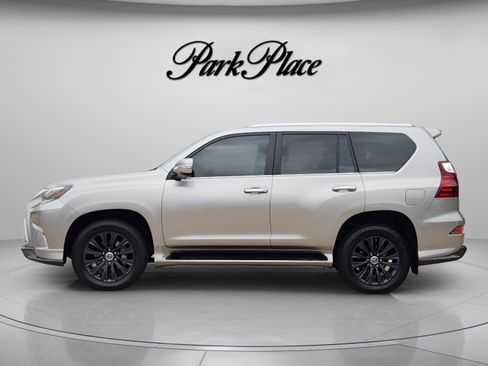 Used 2022 Lexus GX 460 Premium w/ Accessory Package AWD/4WD image 2