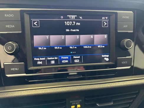 Used 2024 Volkswagen Jetta SE FWD image 25