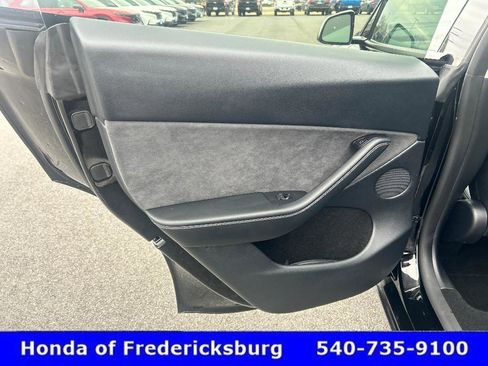 Used 2024 Tesla Model Y Performance image 11