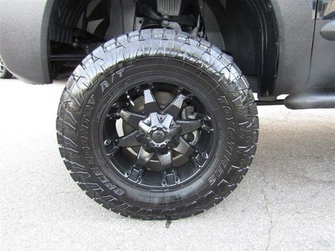 Used 2012 Nissan Titan SV w/ SV Value Truck Pkg image 16