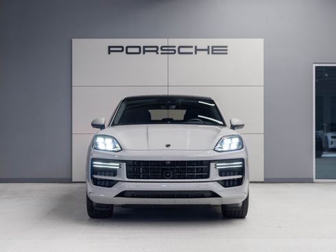 Used 2025 Porsche Cayenne Turbo image 10