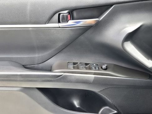 Used 2021 Toyota Camry SE image 30