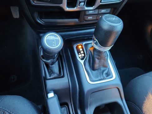 Used 2023 Jeep Gladiator Willys image 21