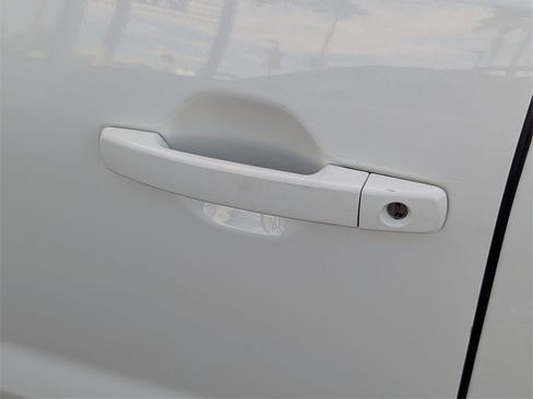 Used 2022 Nissan Frontier SV w/ Technology Package image 33