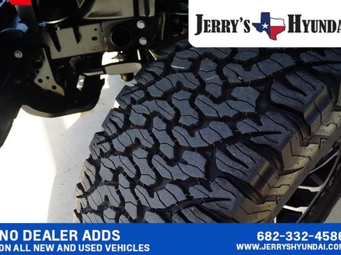 Used 2025 Jeep Wrangler Unlimited Rubicon AWD/4WD image 8