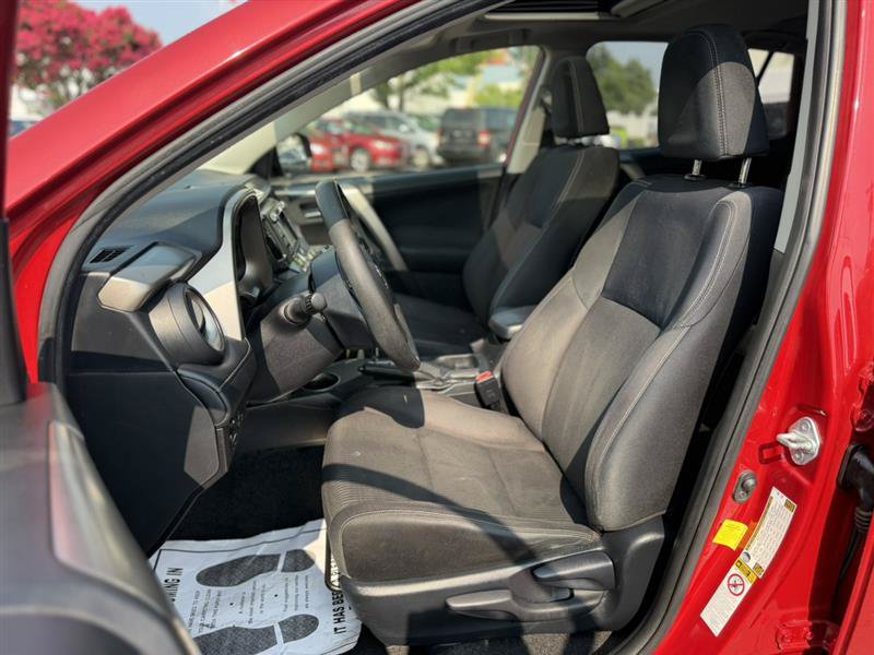 Used 2015 Toyota RAV4 XLE FWD image 12
