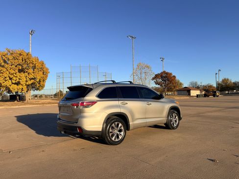 Used 2014 Toyota Highlander XLE image 29