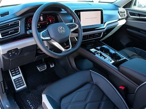 New 2026 Volkswagen Atlas Peak Edition image 9