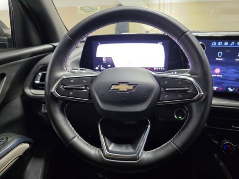 Used 2025 Chevrolet Traverse LT image 30