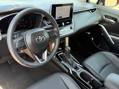 Used 2023 Toyota Corolla Cross XLE w/ Convenience Package FWD image 10