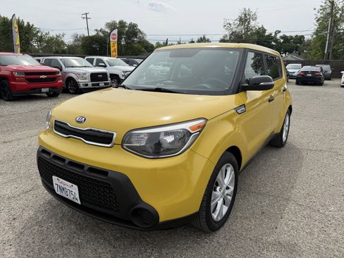Used 2014 Kia Soul + image 1
