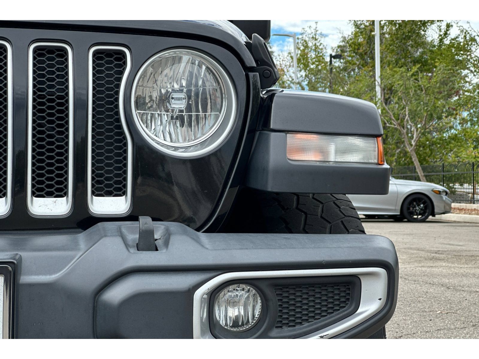 Used 2018 Jeep Wrangler Unlimited Sahara AWD/4WD image 19