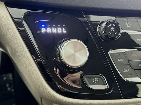 Used 2023 Chrysler Voyager LX image 16