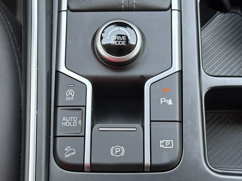 Used 2025 Kia Sorento S FWD image 9