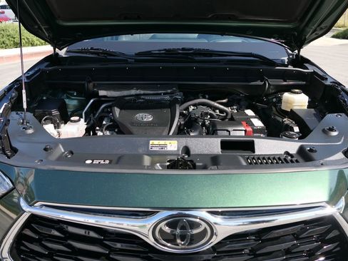 Used 2023 Toyota Highlander Platinum FWD image 31