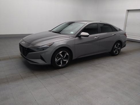 Used 2023 Hyundai Elantra SEL w/ Convenience Package FWD image 2