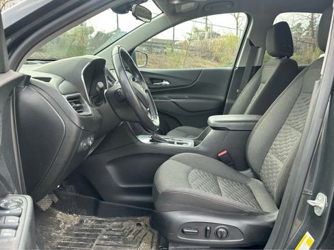 Used 2020 Chevrolet Equinox LT w/ Driver Convenience Package image 9