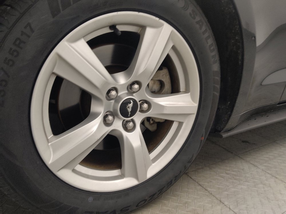 Used 2018 Ford Mustang Coupe RWD image 31