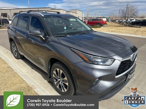 Used 2023 Toyota Highlander XLE image 1