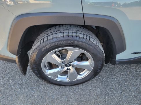 Used 2021 Toyota RAV4 XLE Premium image 10