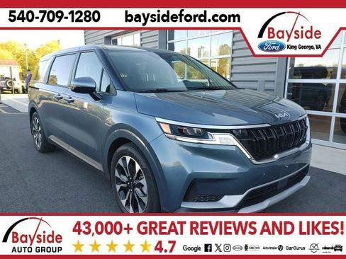 Used 2024 Kia Carnival EX image 1