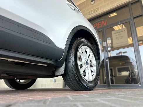 Used 2022 Ford Escape SE w/ Cold Weather Package image 22