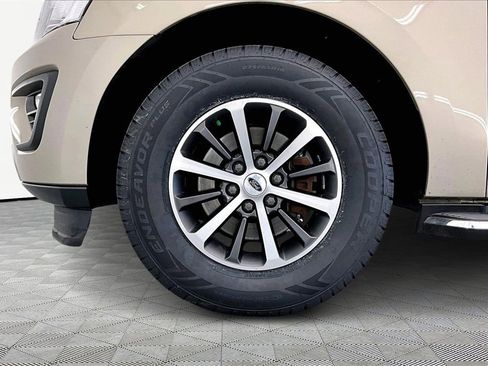 Used 2018 Ford Expedition Max XLT w/ Equipment Group 202A image 9