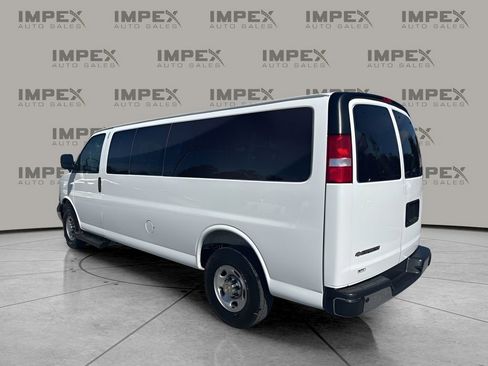Used 2025 Chevrolet Express 3500 LT w/ LT Preferred Equipment Group RWD image 3