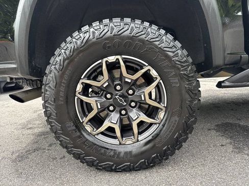 Used 2025 Chevrolet Colorado ZR2 w/ Technology Package AWD/4WD image 19