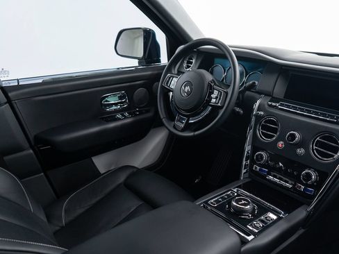 Certified 2022 Rolls-Royce Cullinan AWD/4WD image 33
