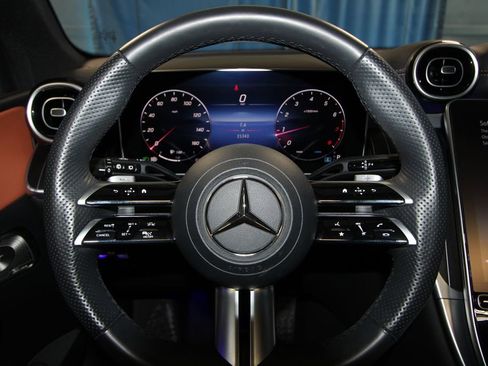 Used 2023 Mercedes-Benz GLC 300 image 12