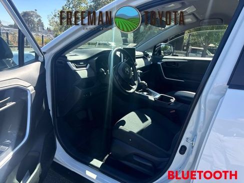Used 2024 Toyota RAV4 LE AWD/4WD image 7