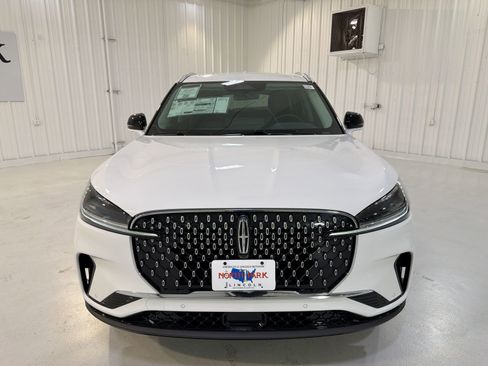 New 2026 Lincoln Aviator AWD image 32