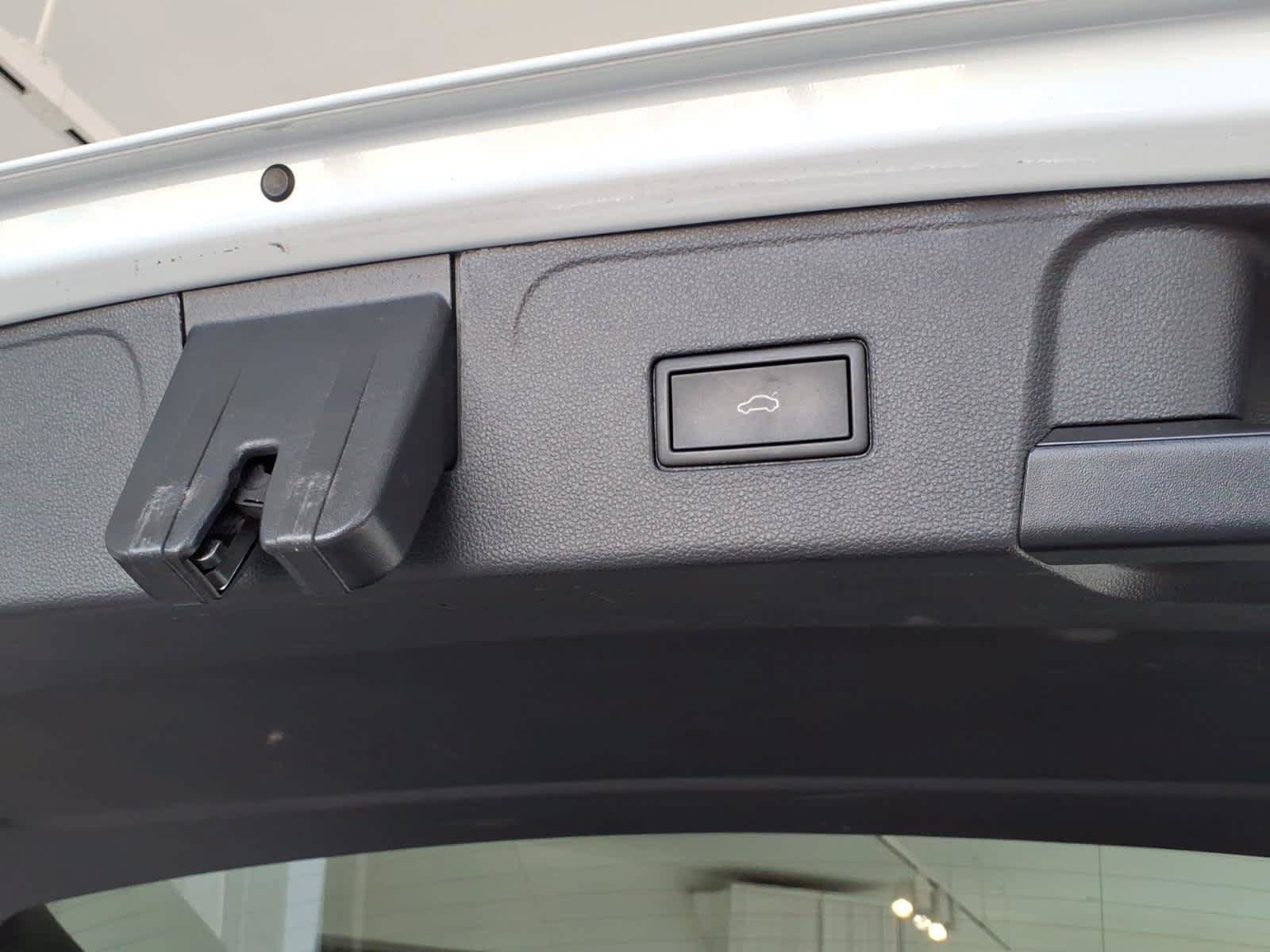Used 2023 Volkswagen Atlas SEL AWD/4WD image 10