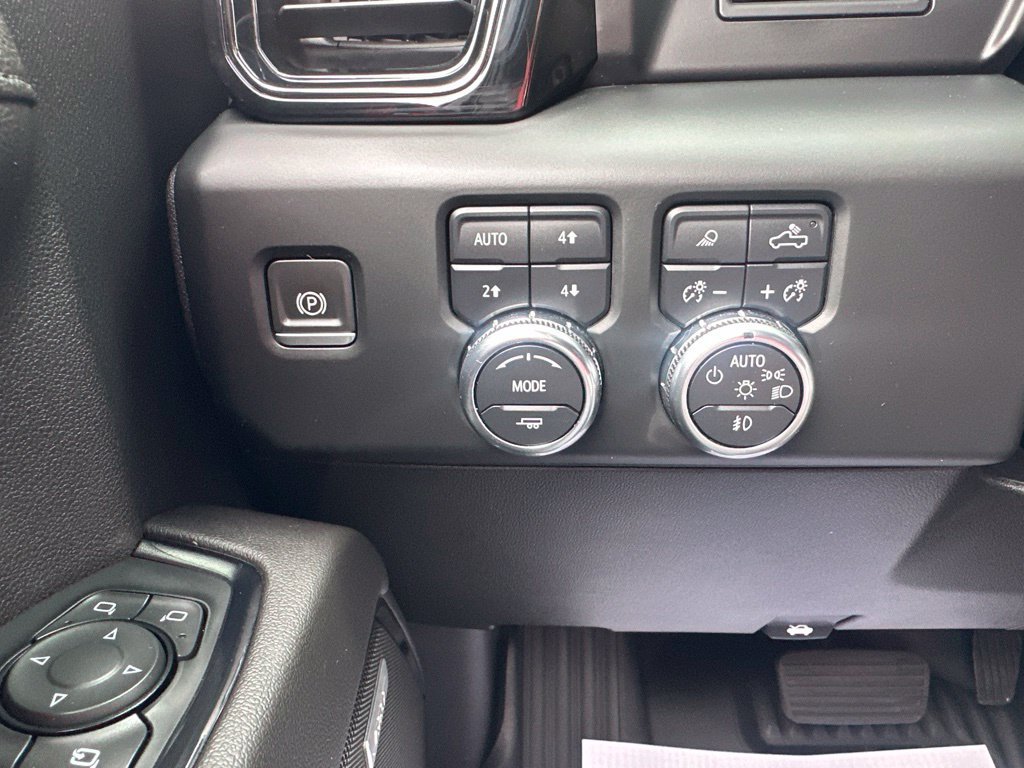 Used 2022 GMC Sierra 1500 AT4 w/ AT4 Premium Package AWD/4WD image 15