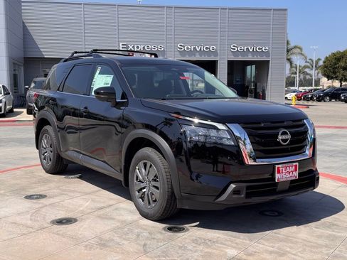 New 2025 Nissan Pathfinder SV w/ Cargo Package image 2