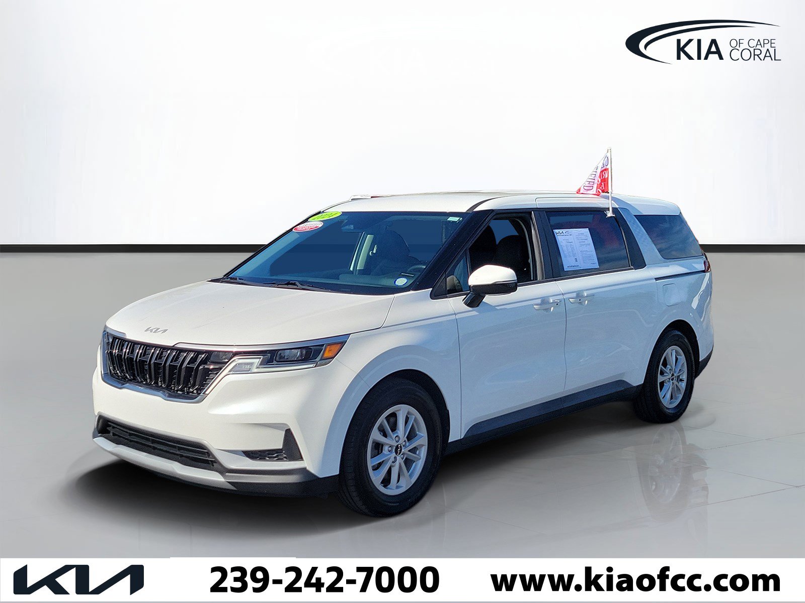 Certified 2024 Kia Carnival LX FWD image 3