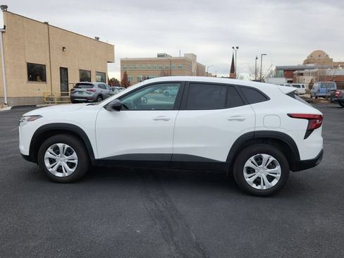 Used 2025 Chevrolet Trax LS FWD image 6