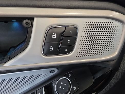 Used 2022 Ford Explorer Platinum w/ Equipment Group 601A AWD/4WD image 18