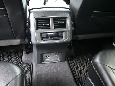 Used 2019 Volkswagen Atlas SEL image 2