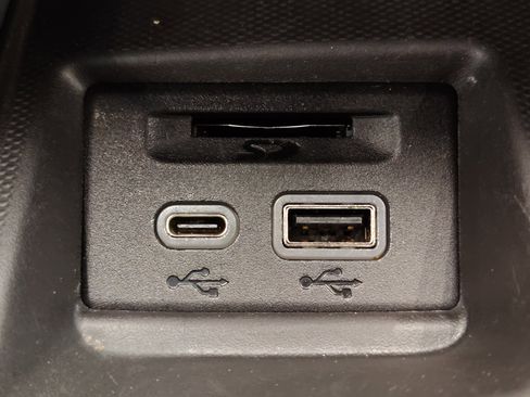 Used 2023 Buick Enclave Essence w/ Sport Touring Edition image 19