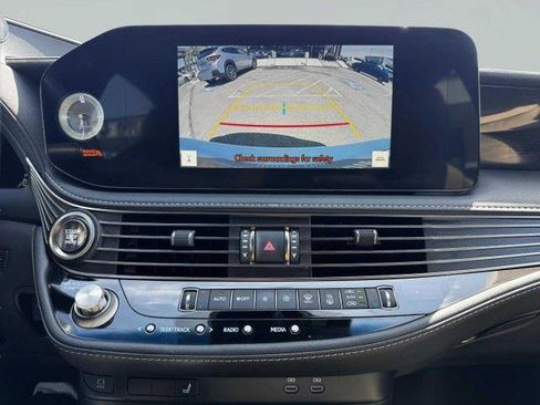Used 2023 Lexus LS 500 w/ Accessory Package (Z2) RWD image 31