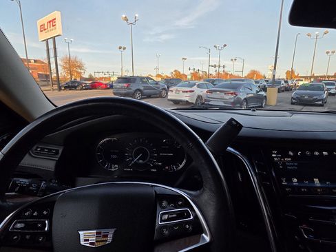 Used 2019 Cadillac Escalade Premium Luxury image 29