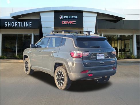 Used 2018 Jeep Compass Trailhawk w/ Cold Weather Group AWD/4WD image 3